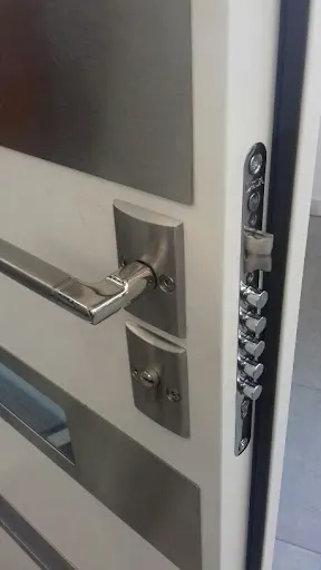 Ślusarz-Awaryjne Otwieranie Samochodów i Drzwi.